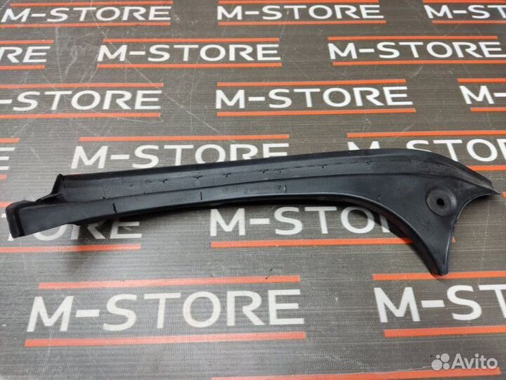 Водосток багажника задний правый Bmw 7-Series