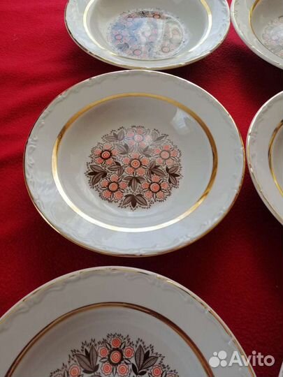 Тарелка глубокая суповая СССР. Красный фарфорист