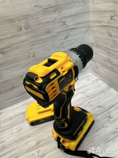 Шуруповерт dewalt 18v бесщеточный