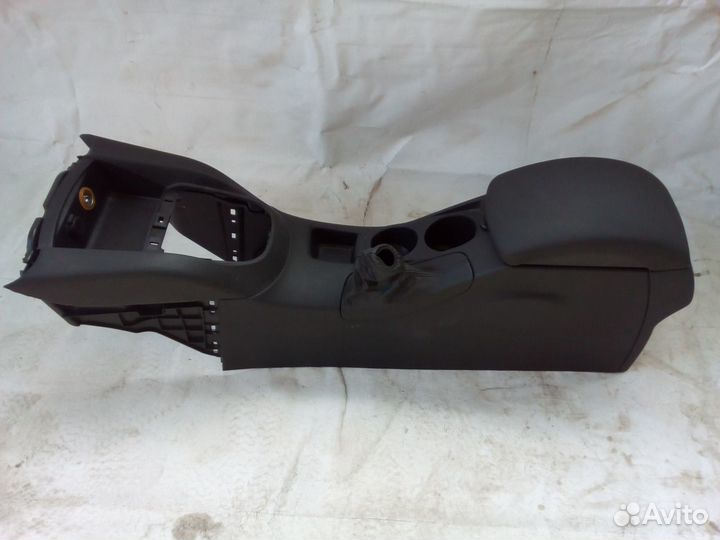 Подлокотник. Ситроен С4 с 2011г
