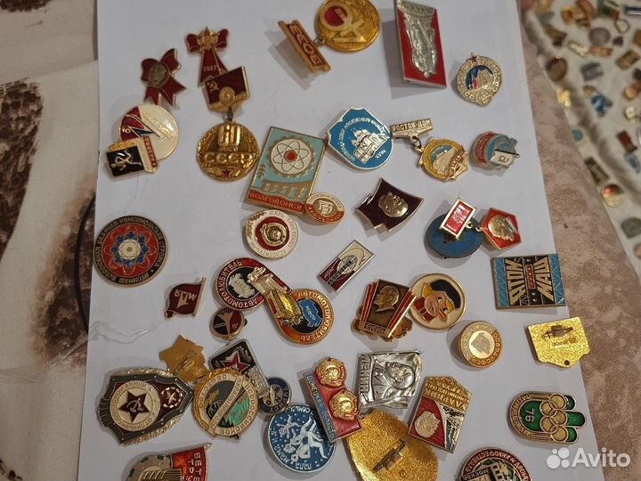 Винтажные значки много разных