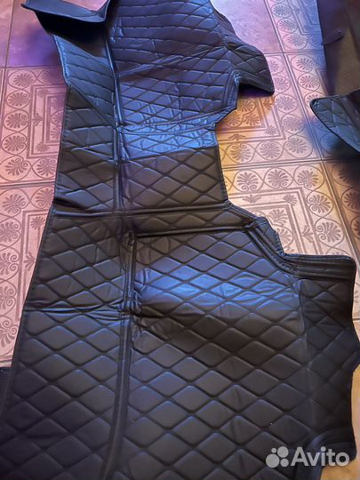 Автомобильные коврики w205 новые. Левый руль