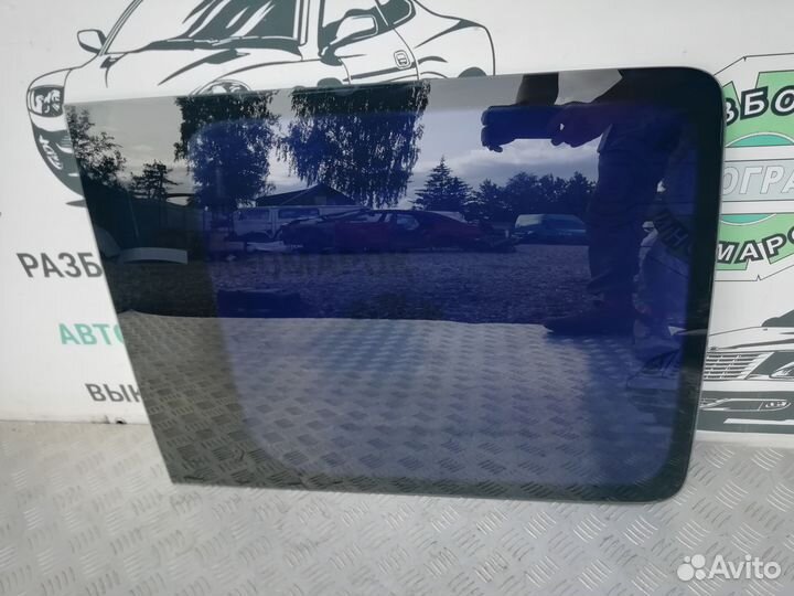 Стекло правой сдвижной двери Vw Caddy 3 2007г