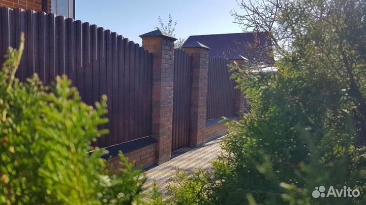 Забор из евроштакетника