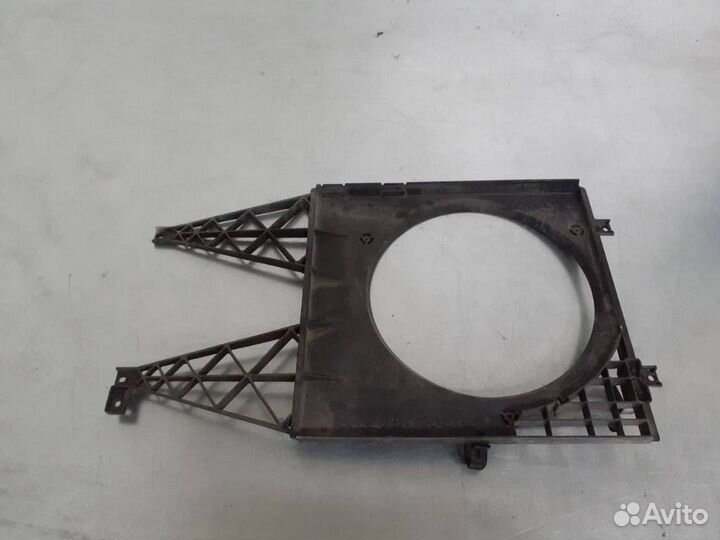 Диффузор вентилятора Volkswagen Bora 2000