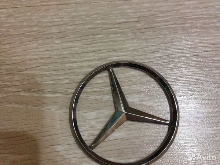 Эмблема на капот Mercedes Dance