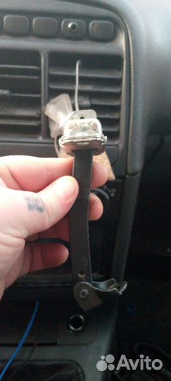 Ограничитель двери Kia Rio седан