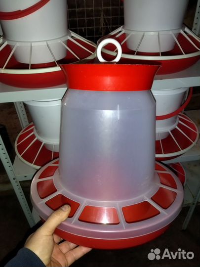 Кормушки и поилки для кур