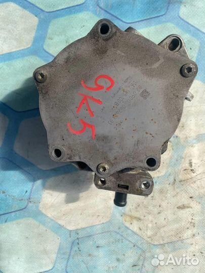 Насос вакуумный 06J145100B