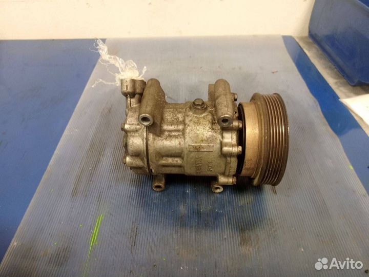 Компрессор кондиционера Renault Clio 3 8200953359