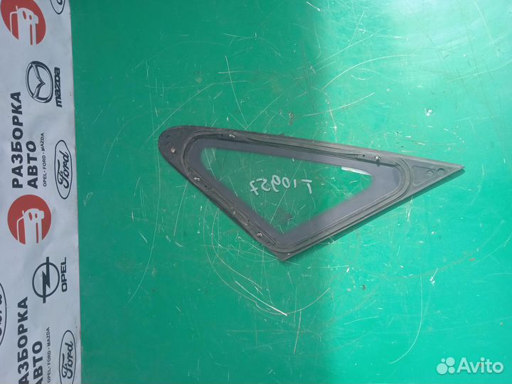 Стекло правое переднее глухое Opel Zafira B
