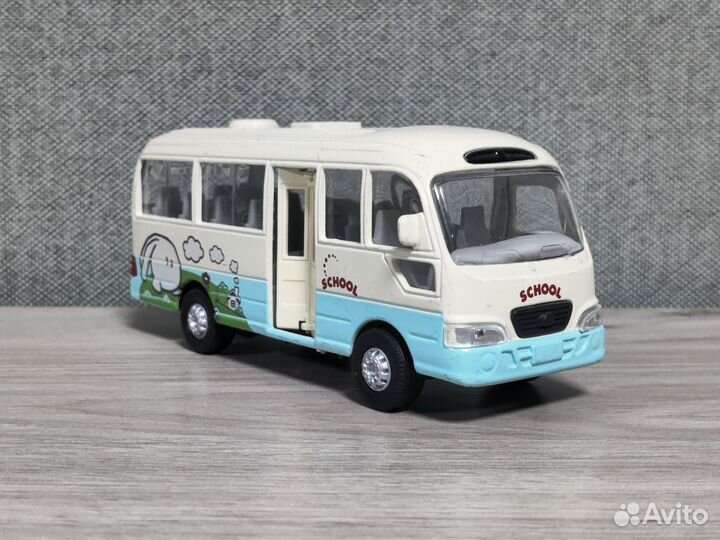 Автобус Hyundai County 1:43 бежево-голубой