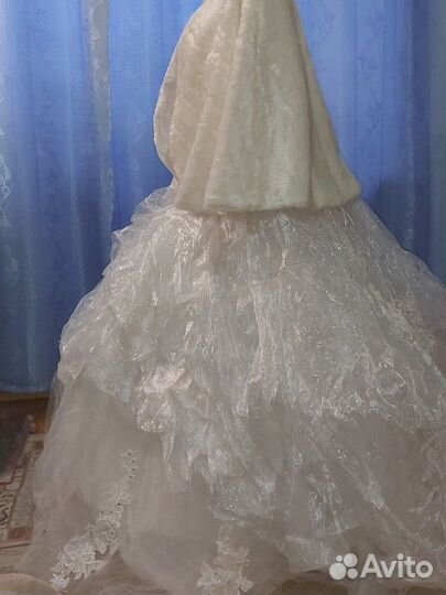 Свадебное платье бу 42