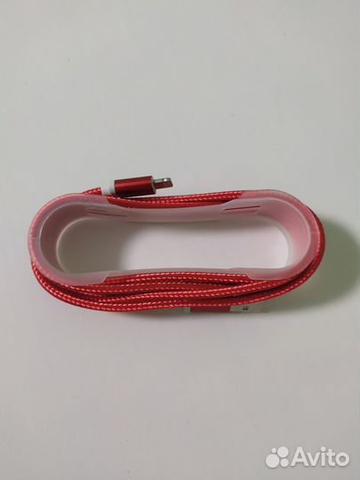 Кабель для зарядки на iPhone