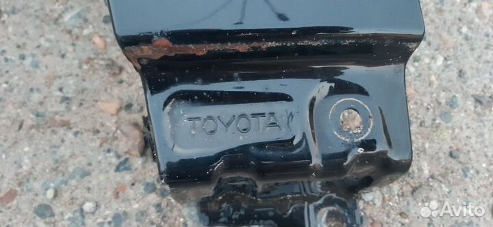 Крыло переднее