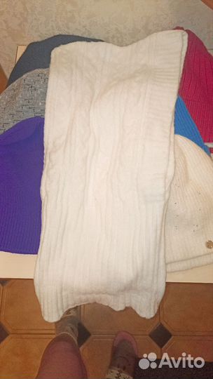 Шапки, капор и палантин б/у