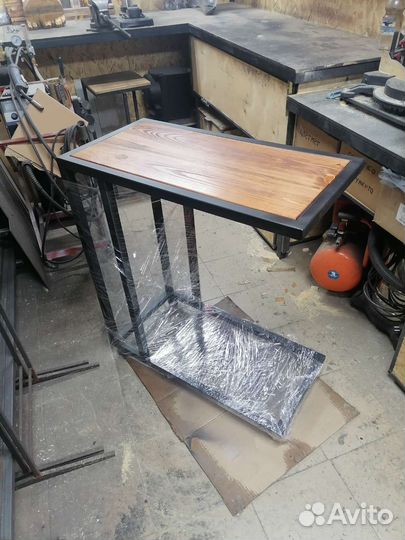 Журнальный столик в стиле лофт