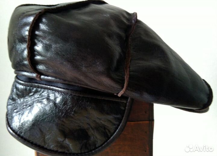 Кепка кожаная женская