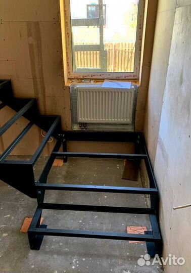 Лестница Г-образная с поворотными ступенями