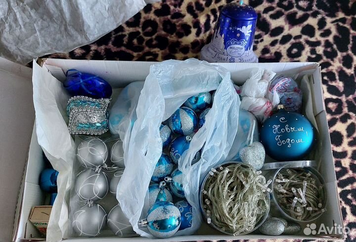 Новогодние ёлки с украшениями