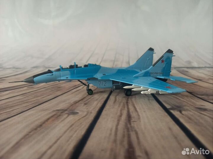 Модель самолета Миг-35, M 1/100, из металла
