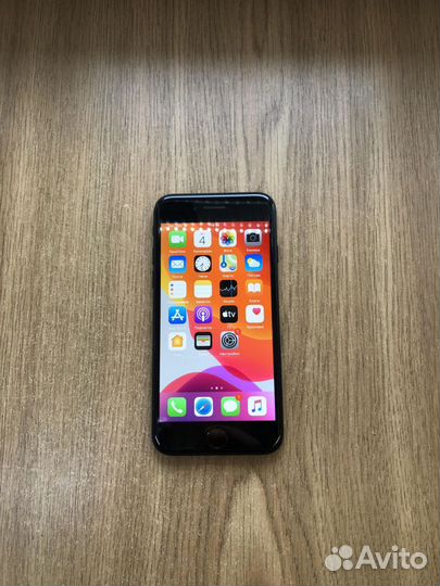 Телефон Apple iPhone 7 128GB