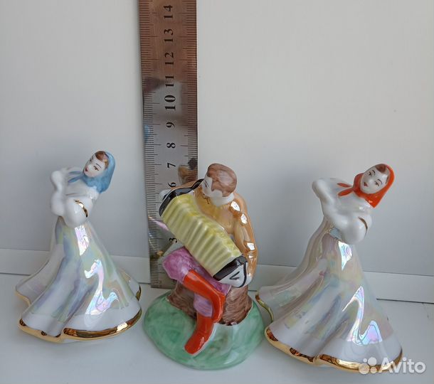 Дулево Фарфоровая статуэтка Русский перепляс три