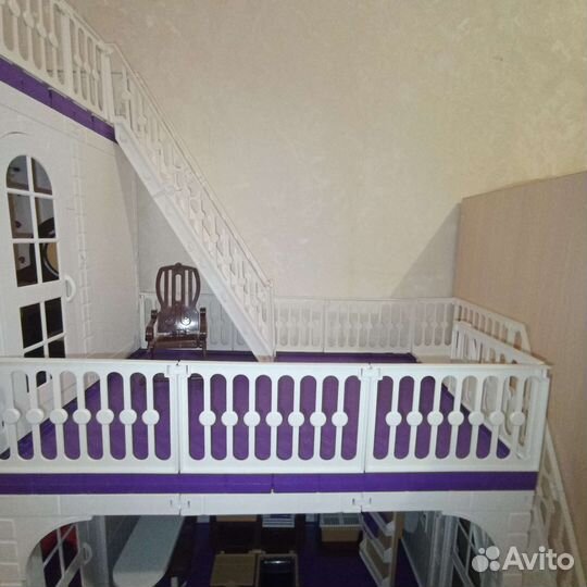 Кукольный домик с мебелью