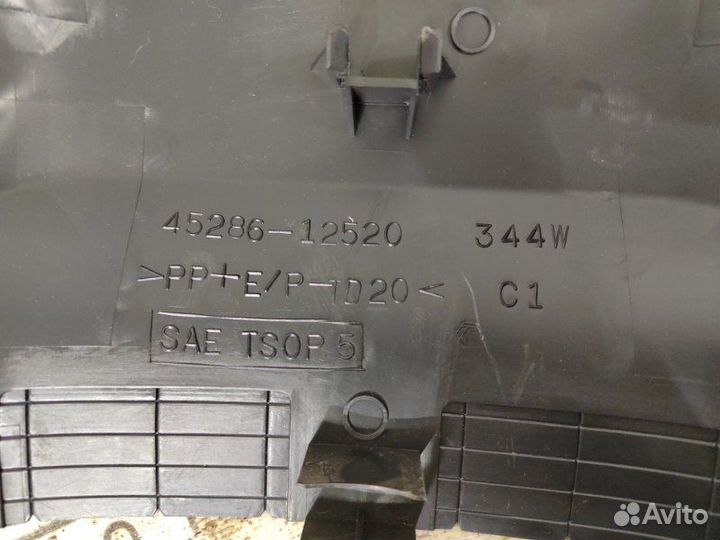 Кожух рулевой колонки Toyota Corolla E150 1ZR FE