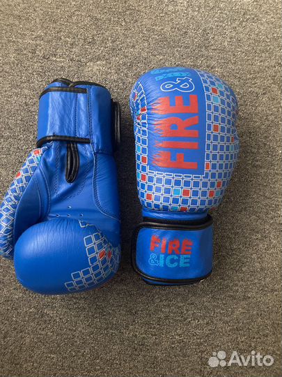 Боксерские перчатки 10 oz