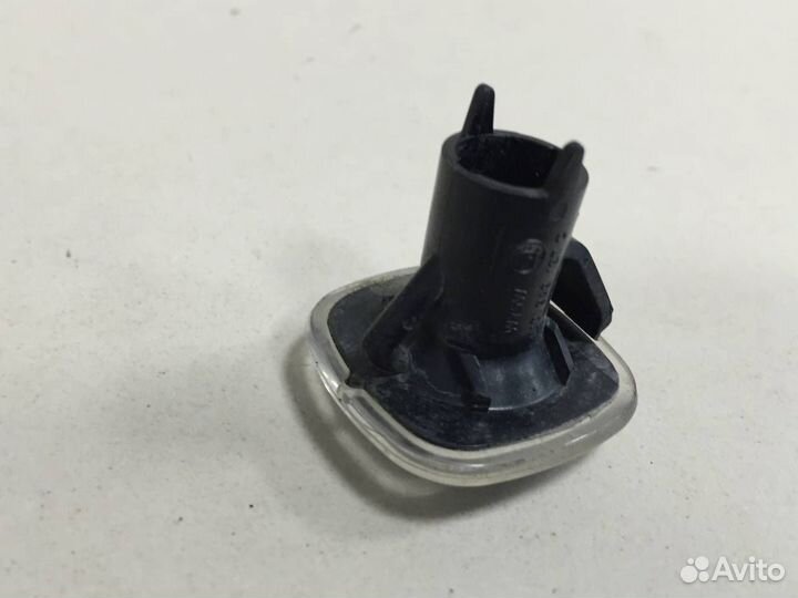 Повторитель на крыло Skoda Rapid 2012-2020