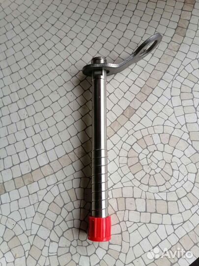 Крюк ледовый (ледобур). Альпинистское снаряжение