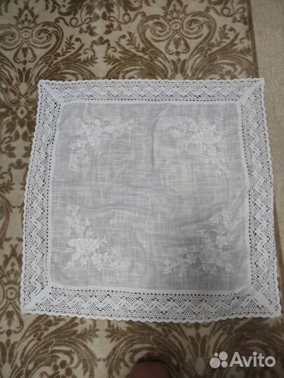 Скатерть кружевная с вышивкой