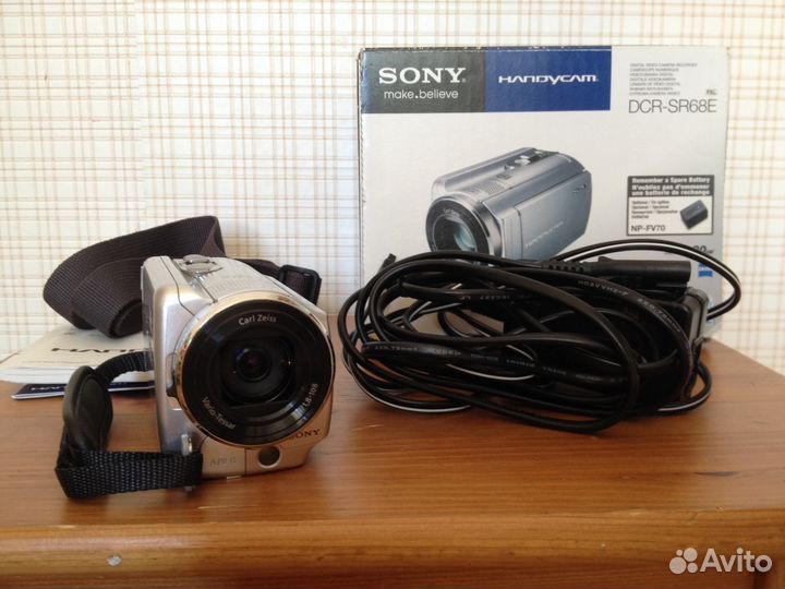 Видеокамера Sony DCR-SR68E с чехлом