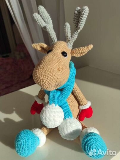 Вязаный олень Рудольф. Вязанная игрушка