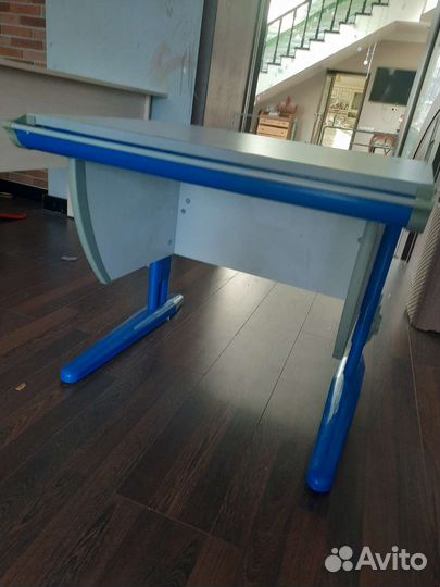 Детский письменный стол
