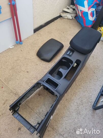 Подлокотник mitsubishi lancer 10