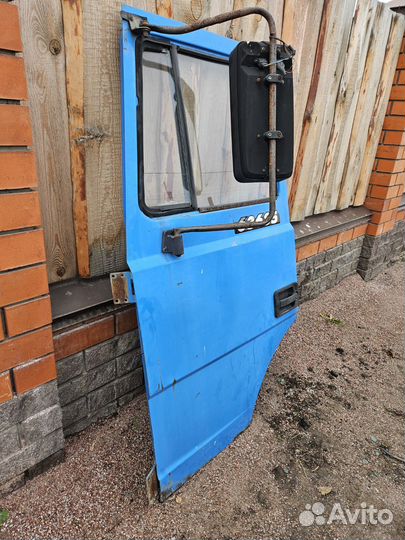 Дверь водительская и капот от урала 63685