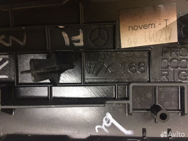 Накладка обшивки правой двери Mercedes W166, X166