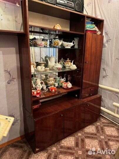 Сервант, книжная полка - бесплатно