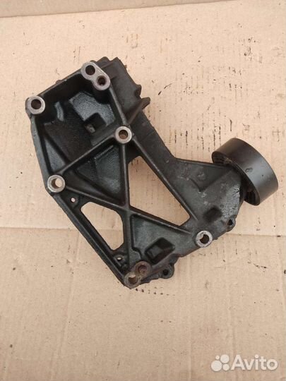 Кронштейн генератора peugeot 307
