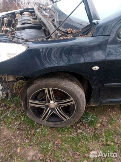 Крыло переднее левое Пежо 307