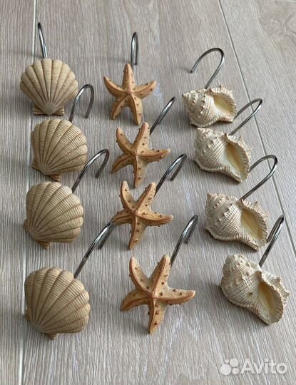 Штора для ванной с декорированными крючками