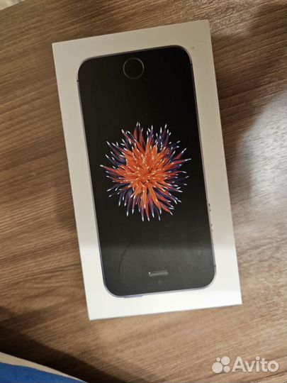 Коробка, зарядка, наушники от iPhone SE 2016 32 GB