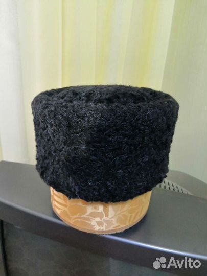 Каракулевая шапка