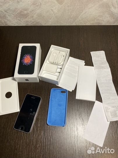 iPhone SE, 32 ГБ