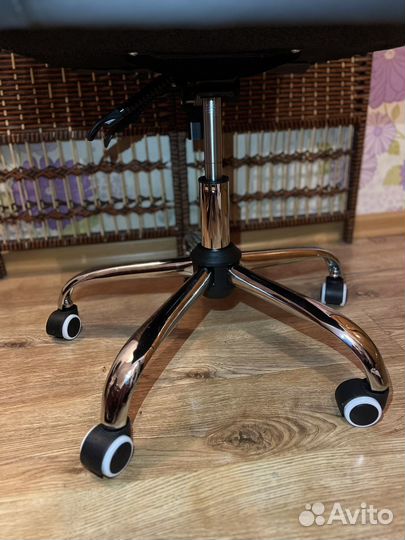 Офисное кресло