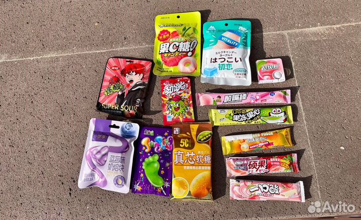 Набор конфет из Европы и Азии в красивой упаковке