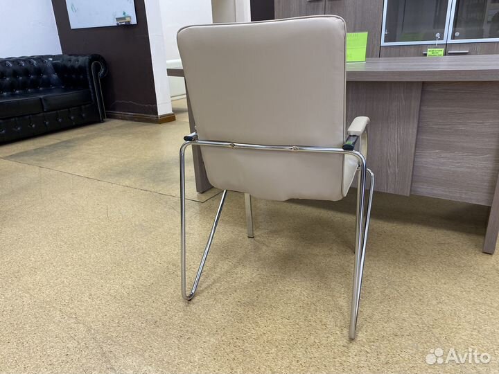 Стулья для посетителей