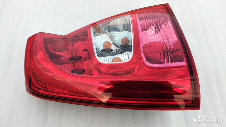 Задний фонарь левый Renault Logan фаза2 8200744760